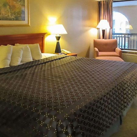 Quality Inn Newport Extérieur photo