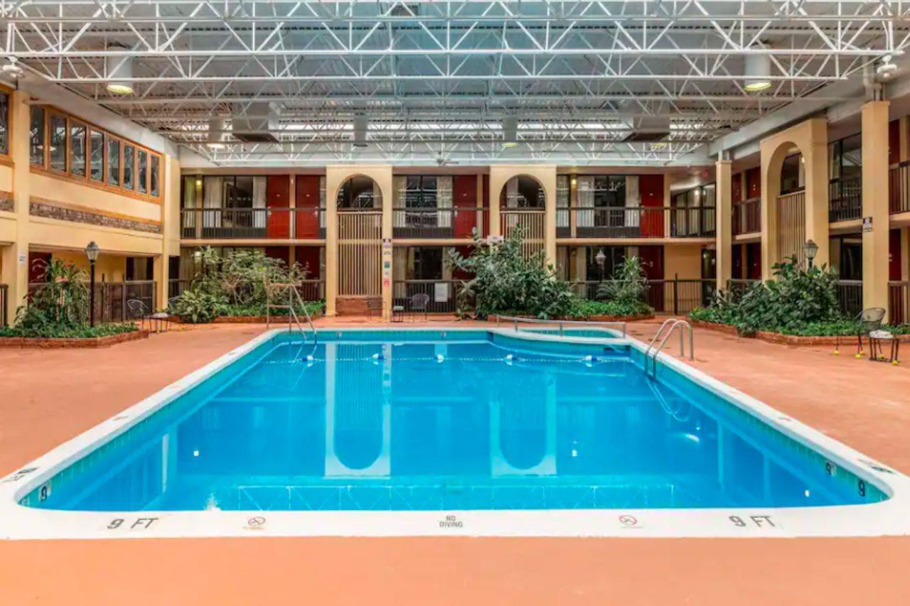 Quality Inn Newport Extérieur photo