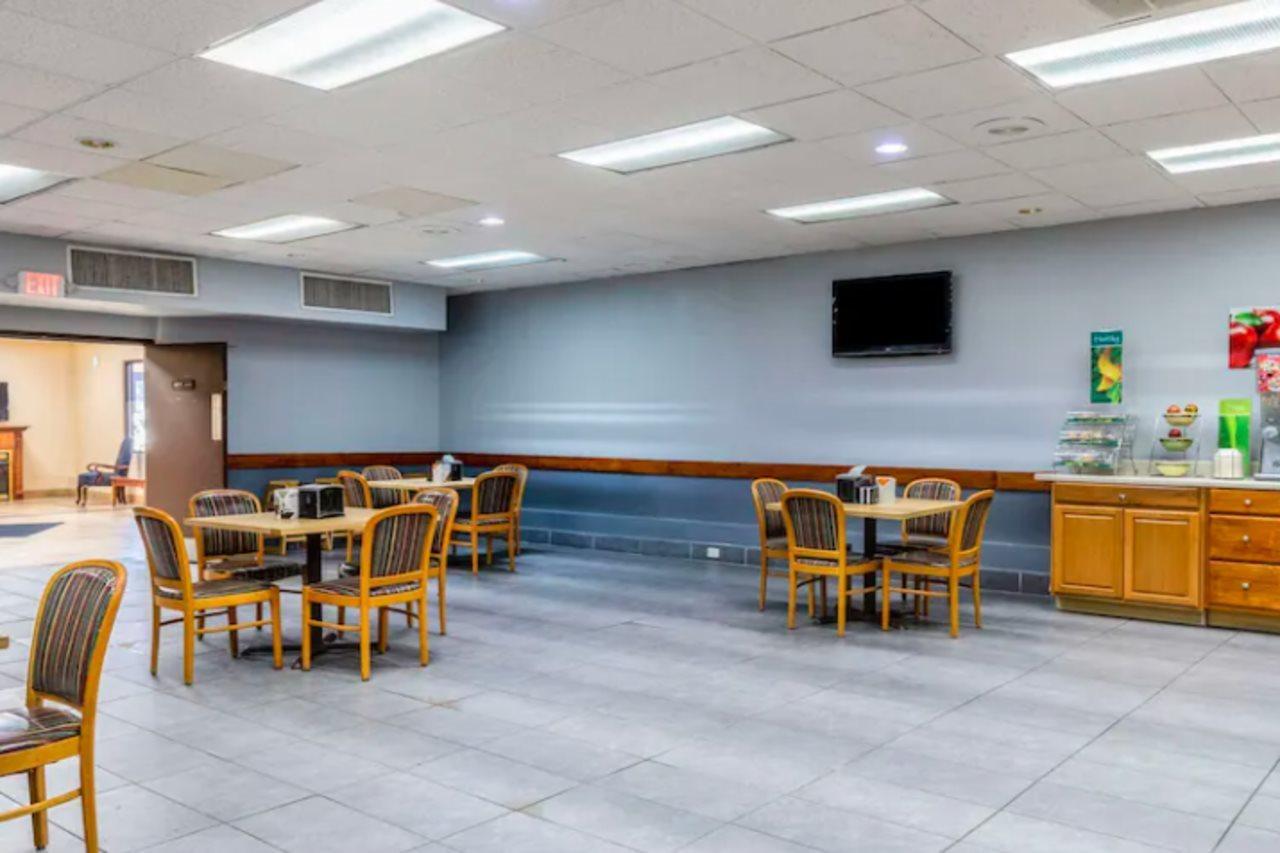 Quality Inn Newport Extérieur photo