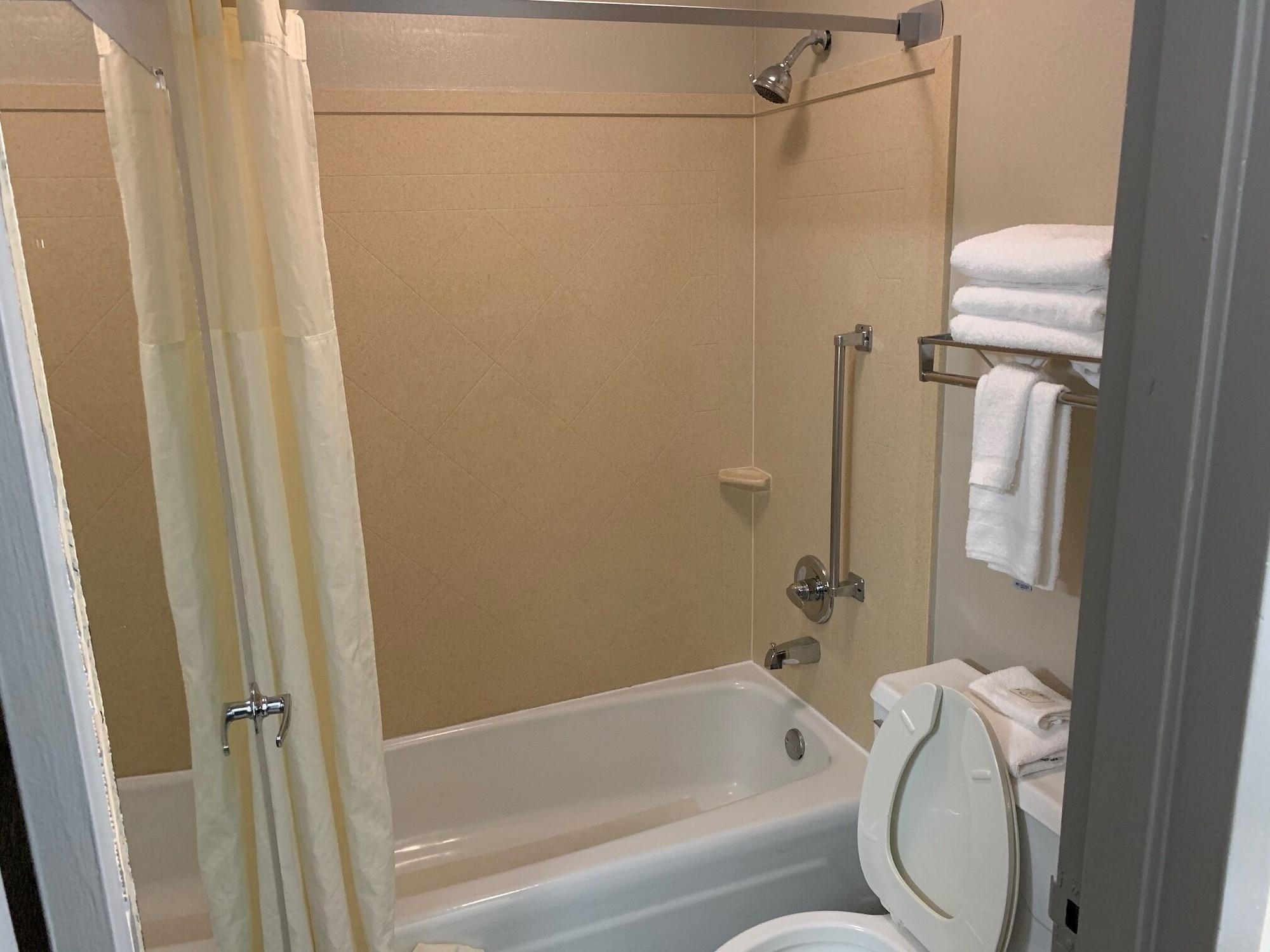 Quality Inn Newport Extérieur photo