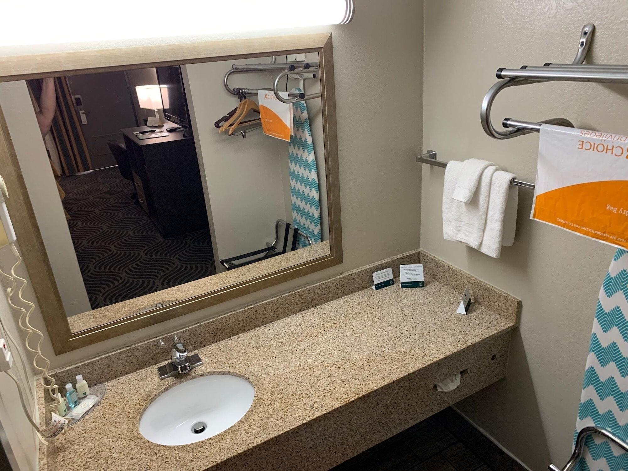 Quality Inn Newport Extérieur photo