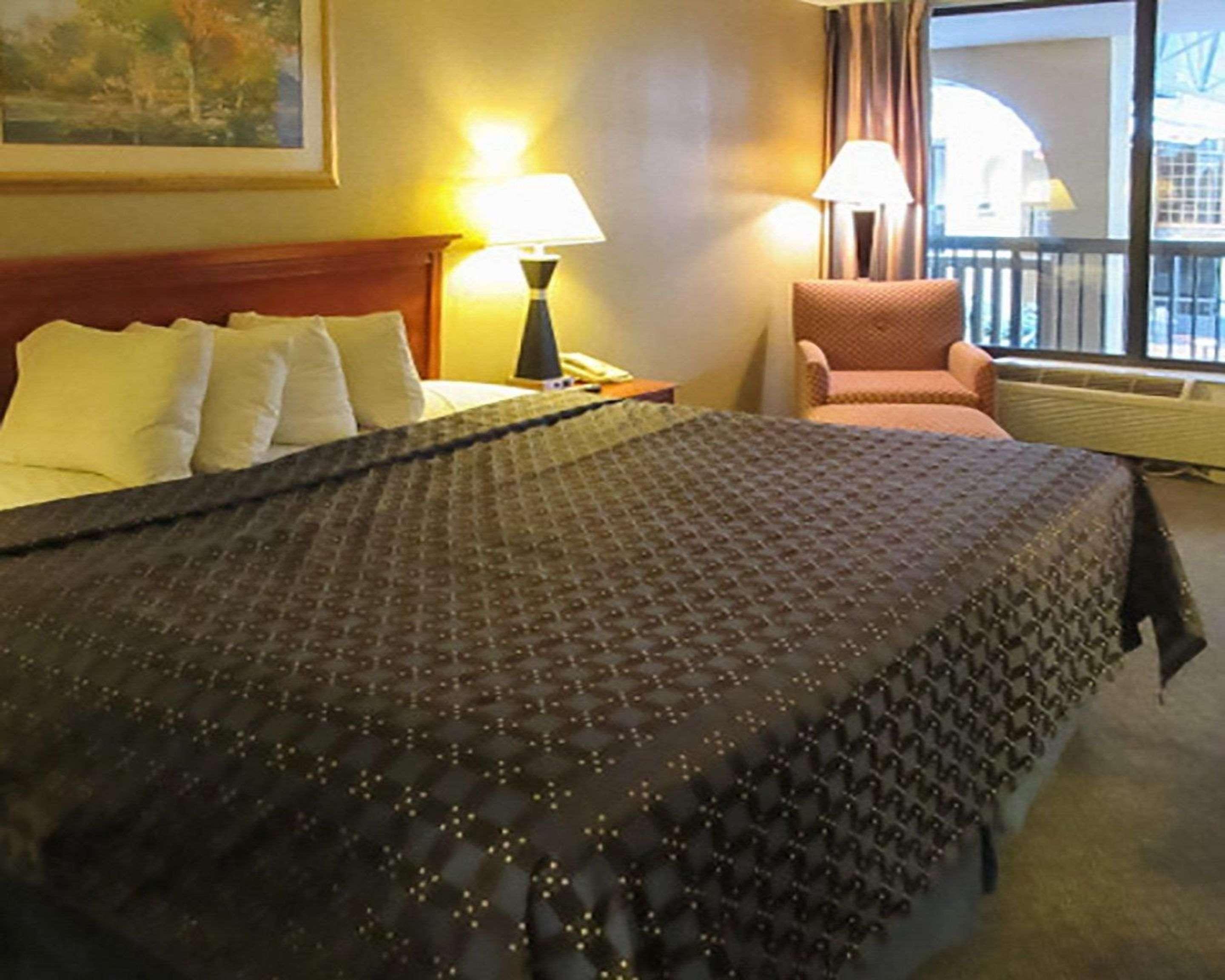 Quality Inn Newport Extérieur photo