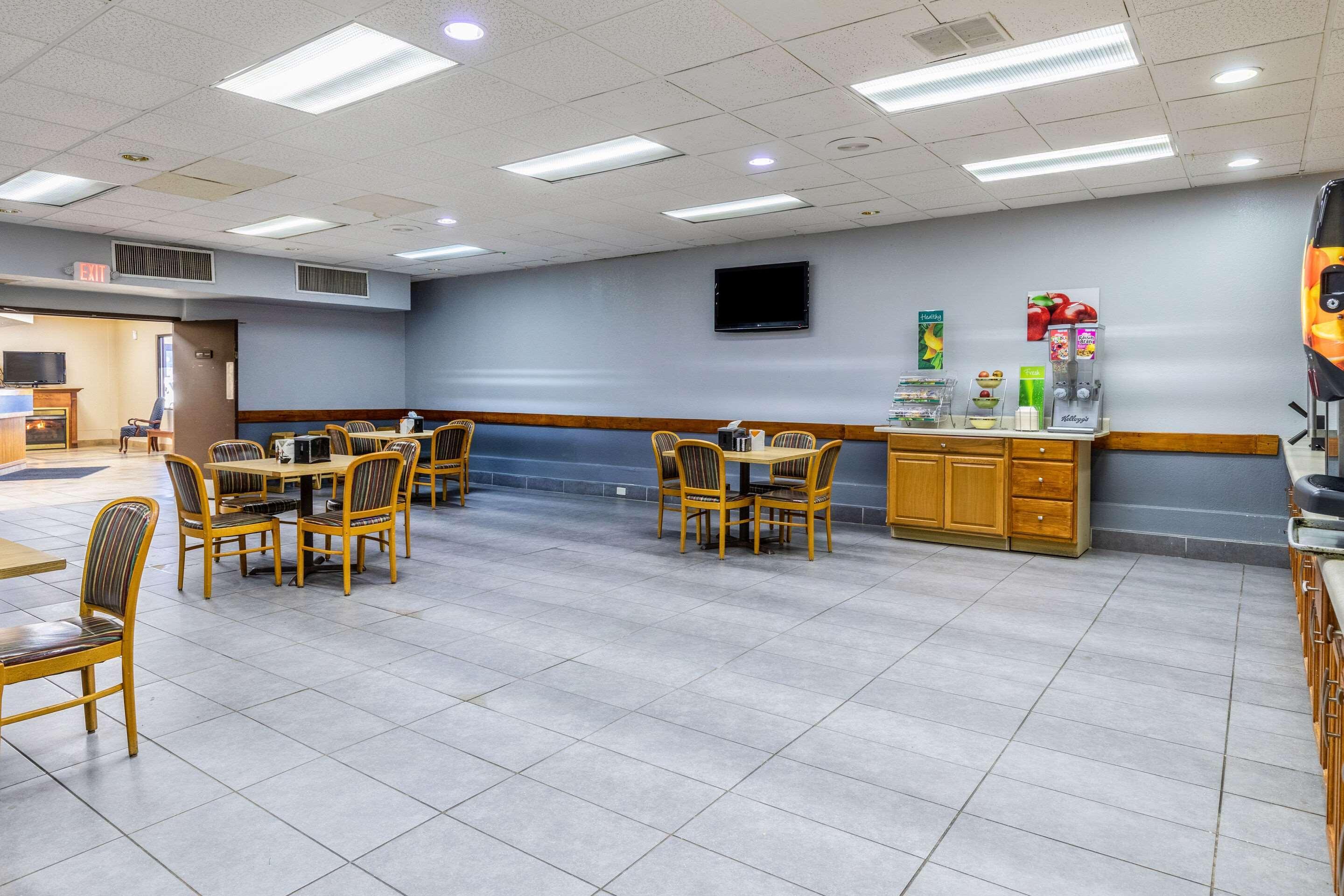 Quality Inn Newport Extérieur photo